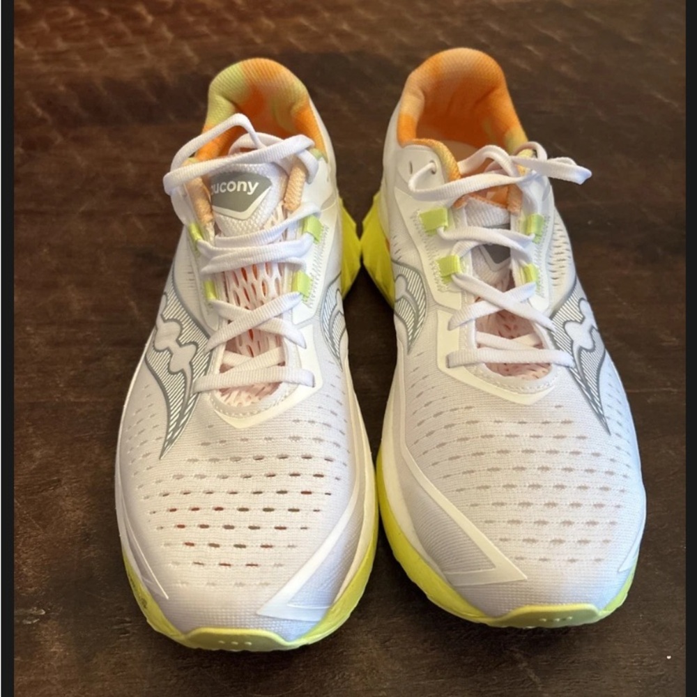 Saucony Women’s Endorphin Pro. Women’s 9.5